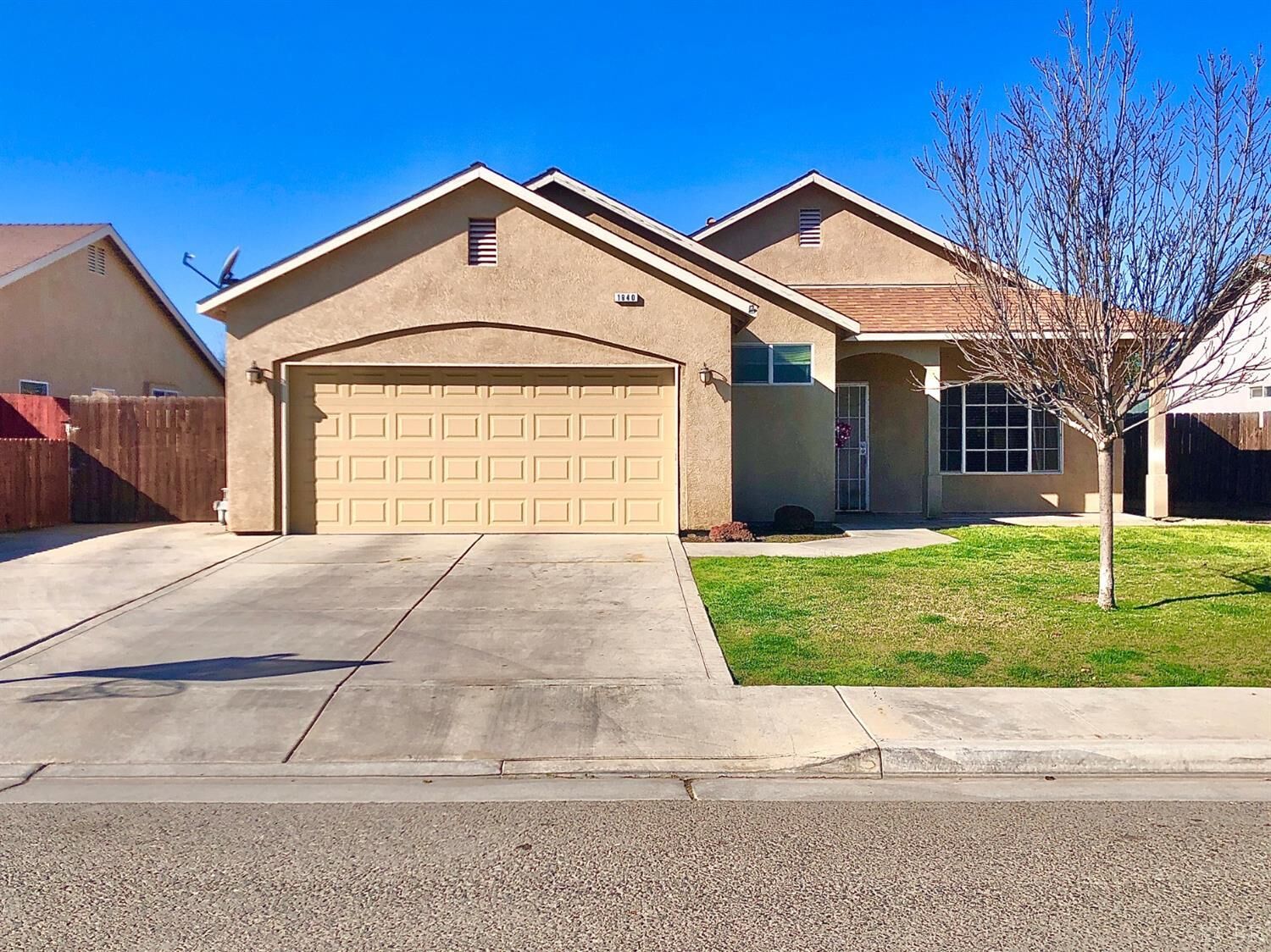 Property Photo:  1840 Hale Avenue   93212 