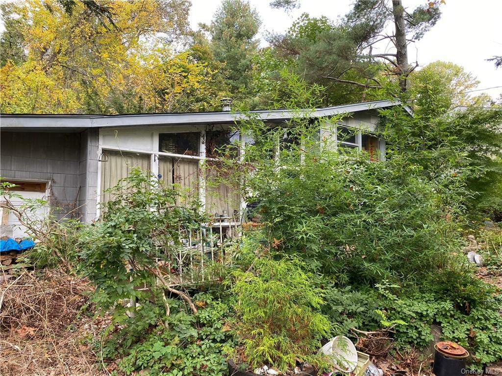 Property Photo:  1042 Barberry Road  NY 10598 