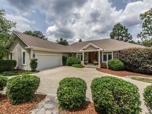 Property Photo:  6 Lenoir Court  NC 28374 