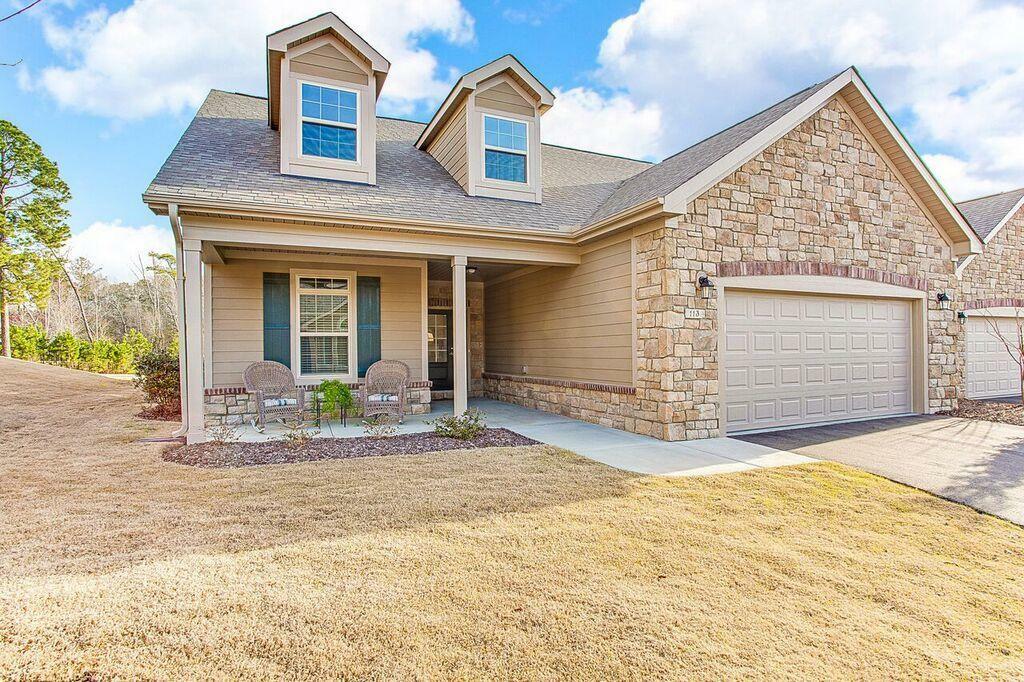 Property Photo: 113 E Chelsea Court NC 28387