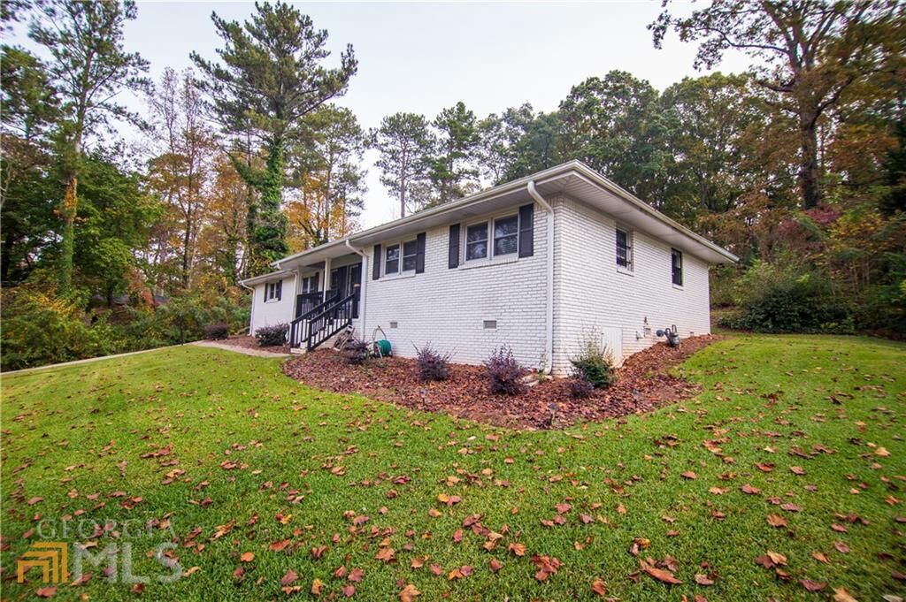 Property Photo:  6021 Labama Drive SW  GA 30126 