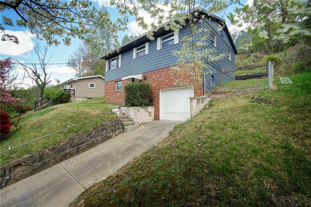 Property Photo: 1568 E Woodland Drive WV 25311