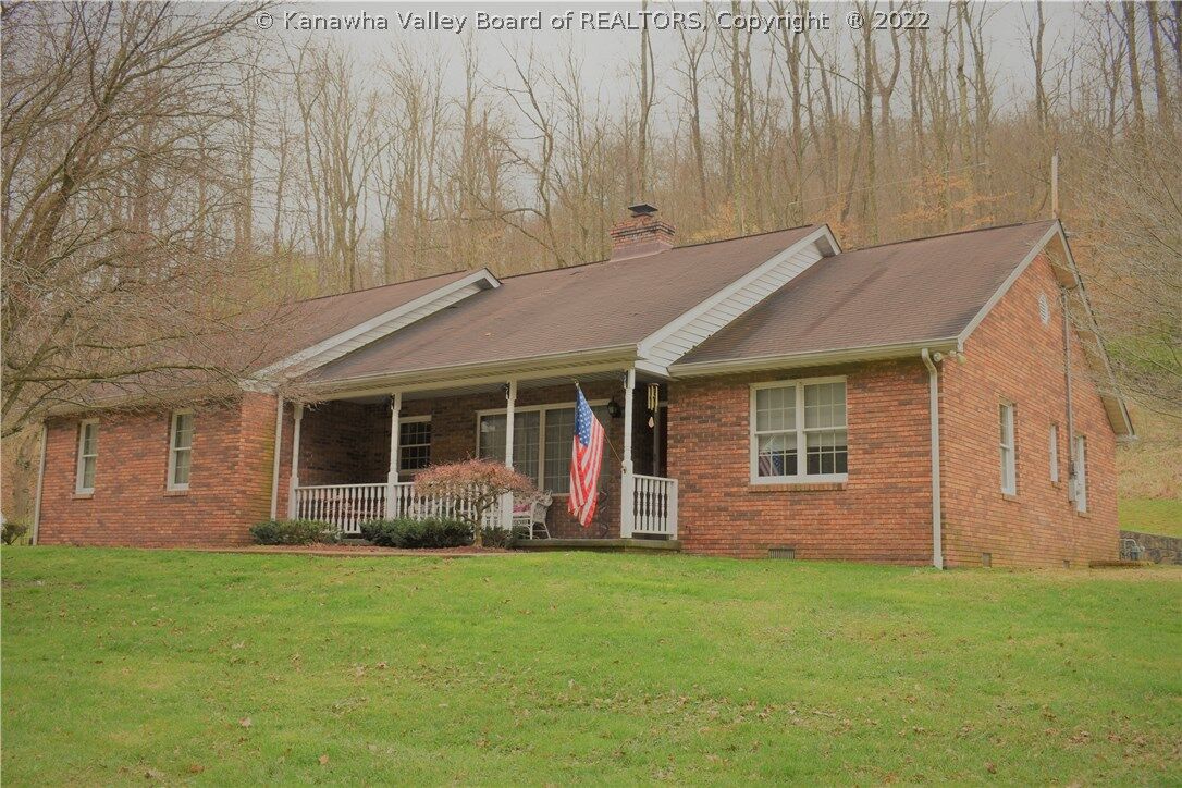 Property Photo: 817 Honaker Lane WV 25312