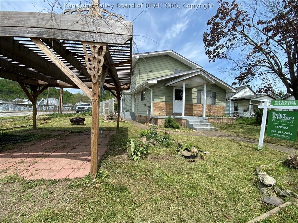 Property Photo: 2512 4th Avenue WV 25387