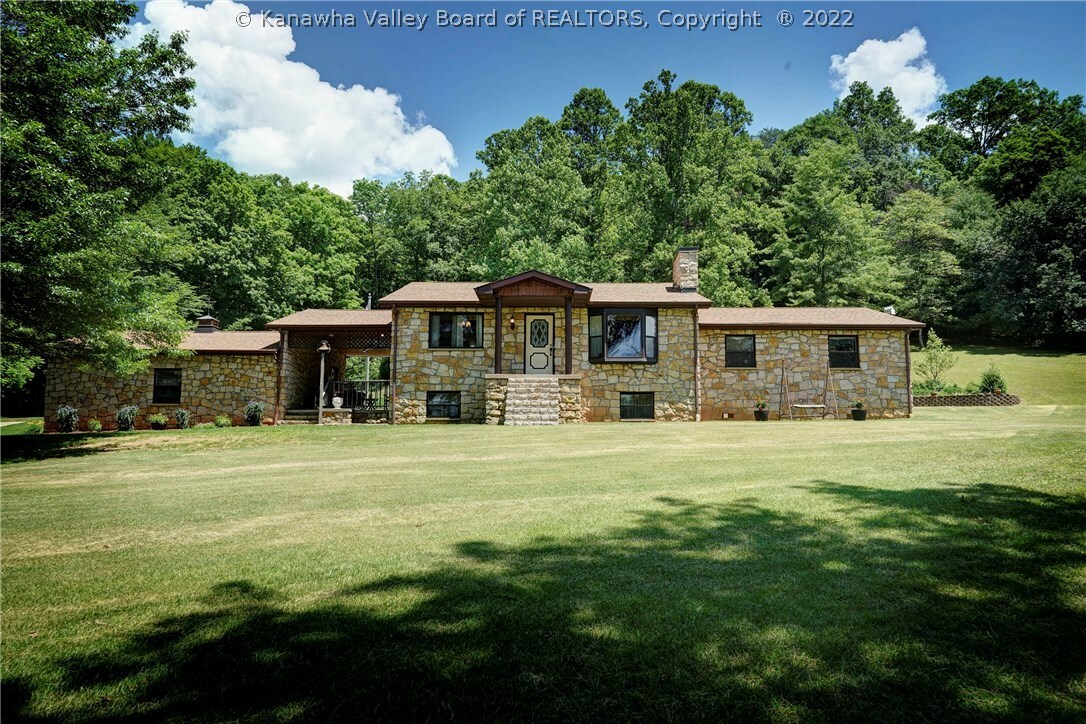 Property Photo: 646 Thomas Road WV 25177