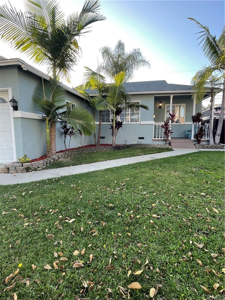 Property Photo:  4113 Nipomo Avenue  CA 90713 