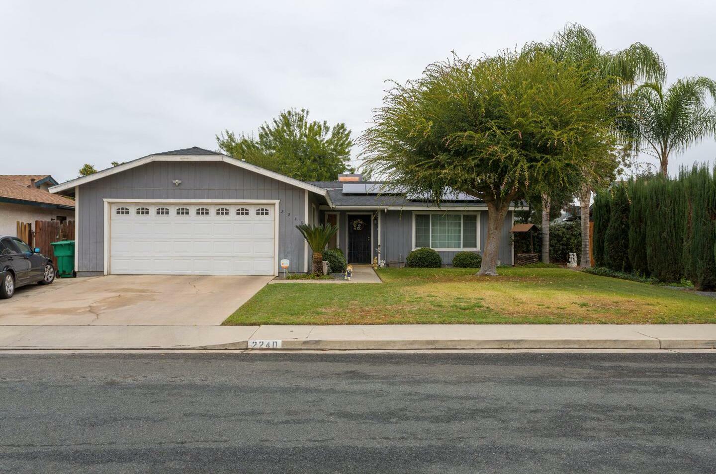 Property Photo:  2240 W School Avenue  CA 93257 