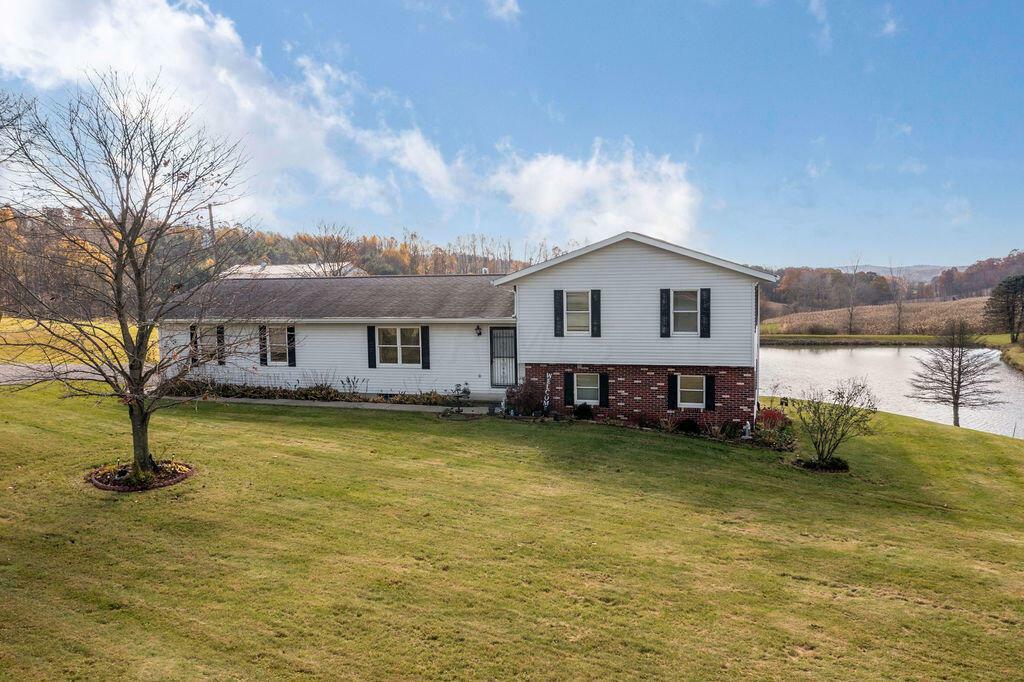 Property Photo:  12507 Pleasant Valley Road NE  OH 43080 