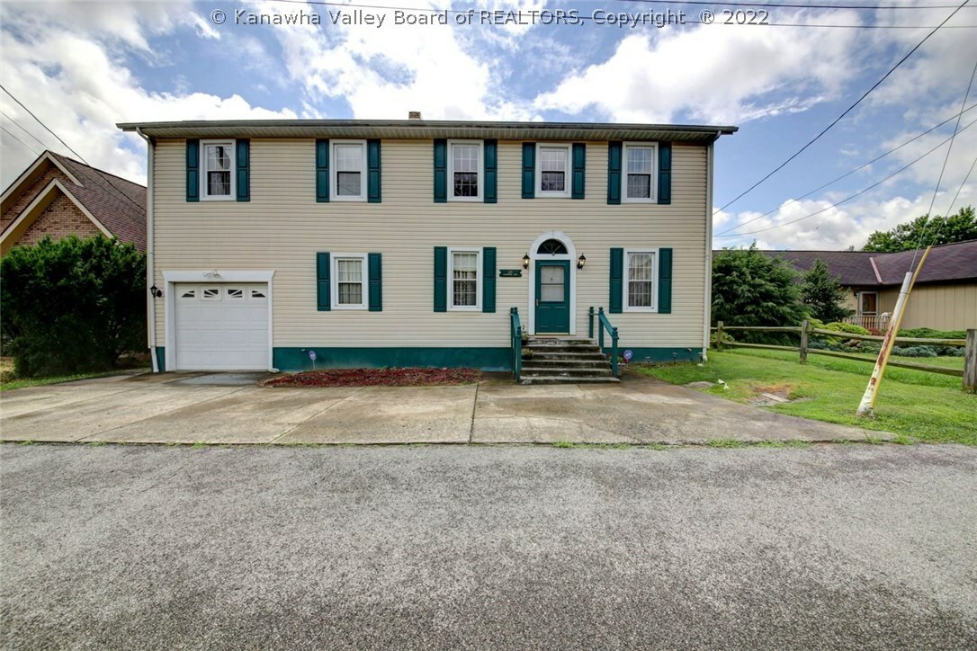 Property Photo: 211 Kanawha Avenue WV 25064