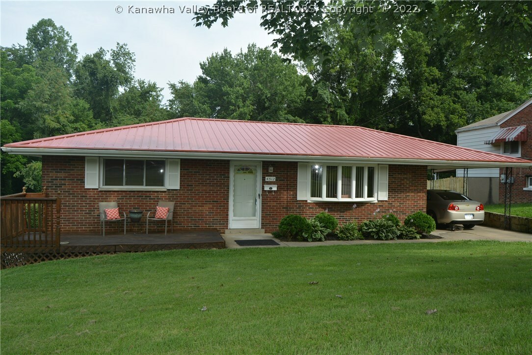 Property Photo: 4512 Country Club Boulevard WV 25309