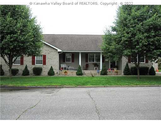 Property Photo: 702 Kanawha Avenue WV 25143