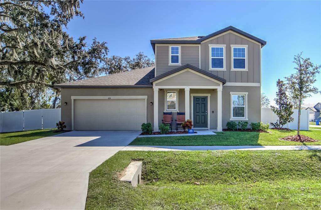 Property Photo: 634 Garden Oaks Square FL 33584