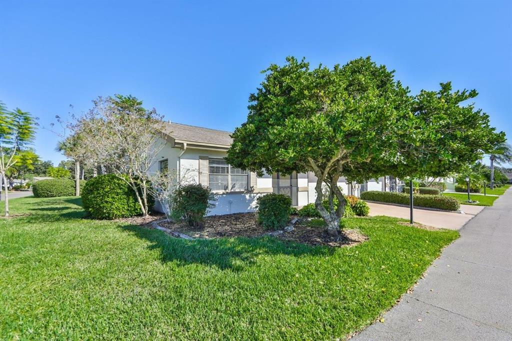 Property Photo:  2002 Hereford Drive  FL 33573 