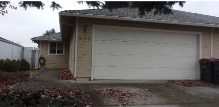 982 Glengrove Avenue  Central Point OR 97502 photo