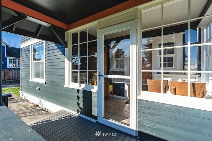 Property Photo:  2112 Washington Street  WA 98248 