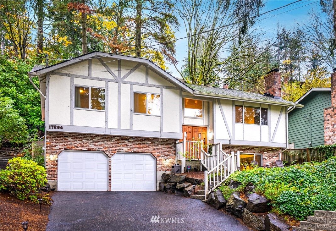 Property Photo:  17264 Greenwood Place N  WA 98133 