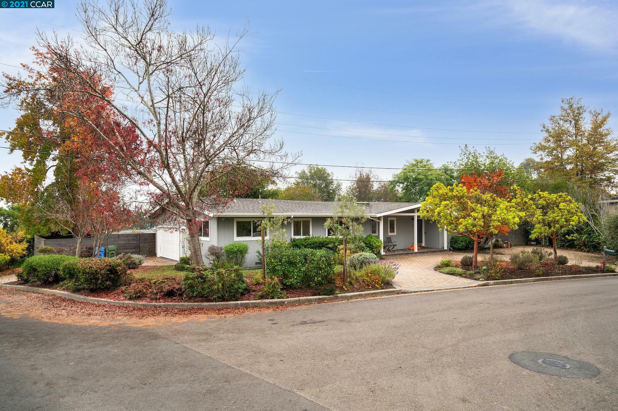 Property Photo: 3 Beaconsfield Ct CA 94563