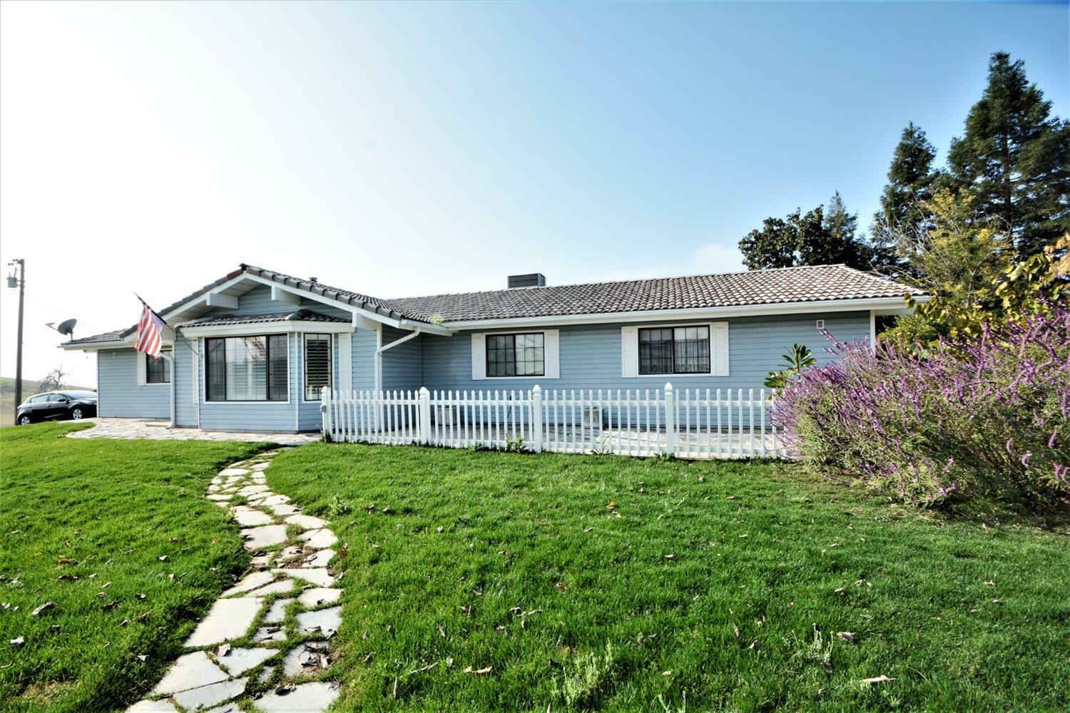 Property Photo:  26204 Road 407  CA 93653 