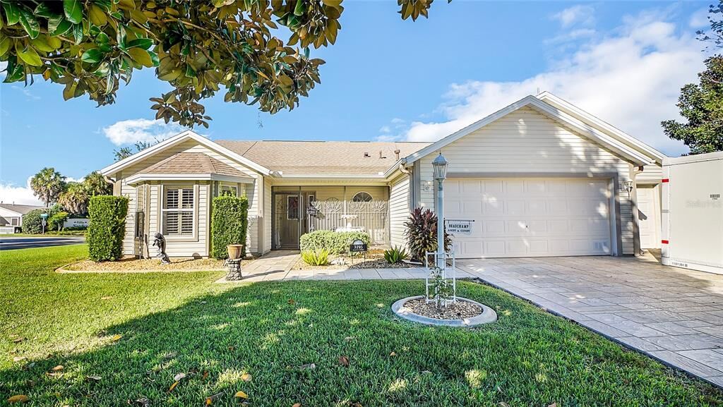 Property Photo: 3195 Kearns Corner FL 32162