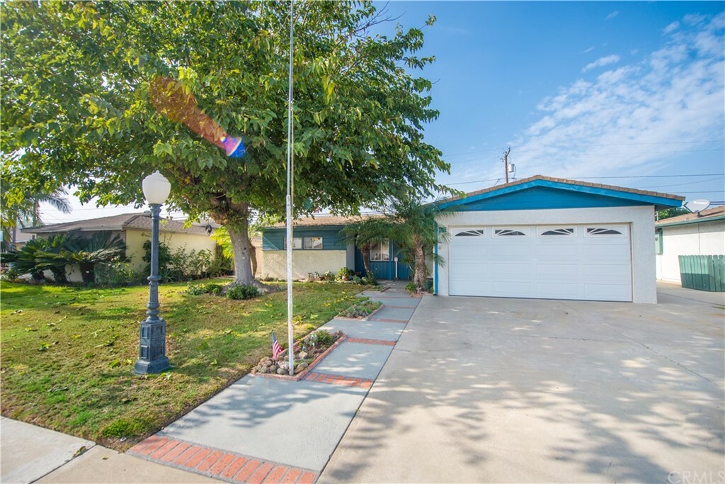 Property Photo:  925 N Hanover Street  CA 92801 