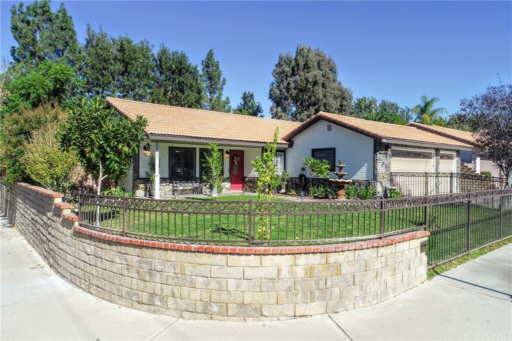 23361 Happy Valley Drive  Newhall CA 91321 photo