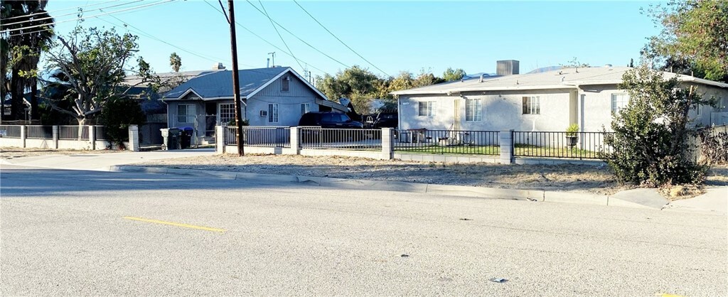 Property Photo:  1704 E Victoria Avenue  CA 92408 