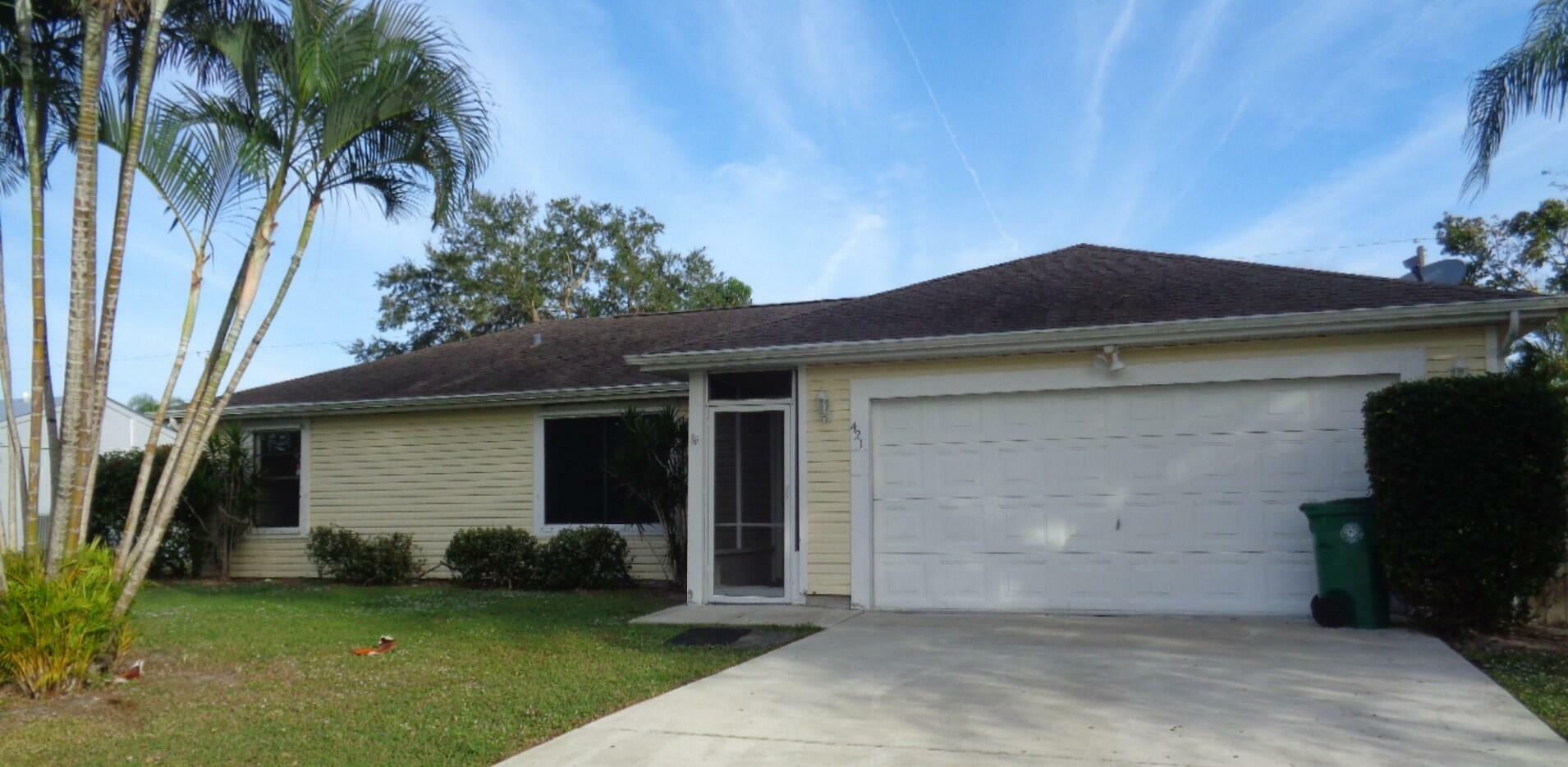 Property Photo:  421 SE Evans Avenue  FL 34984 