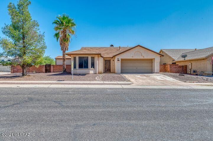Property Photo:  9012 N Eaglestone Loop  AZ 85742 