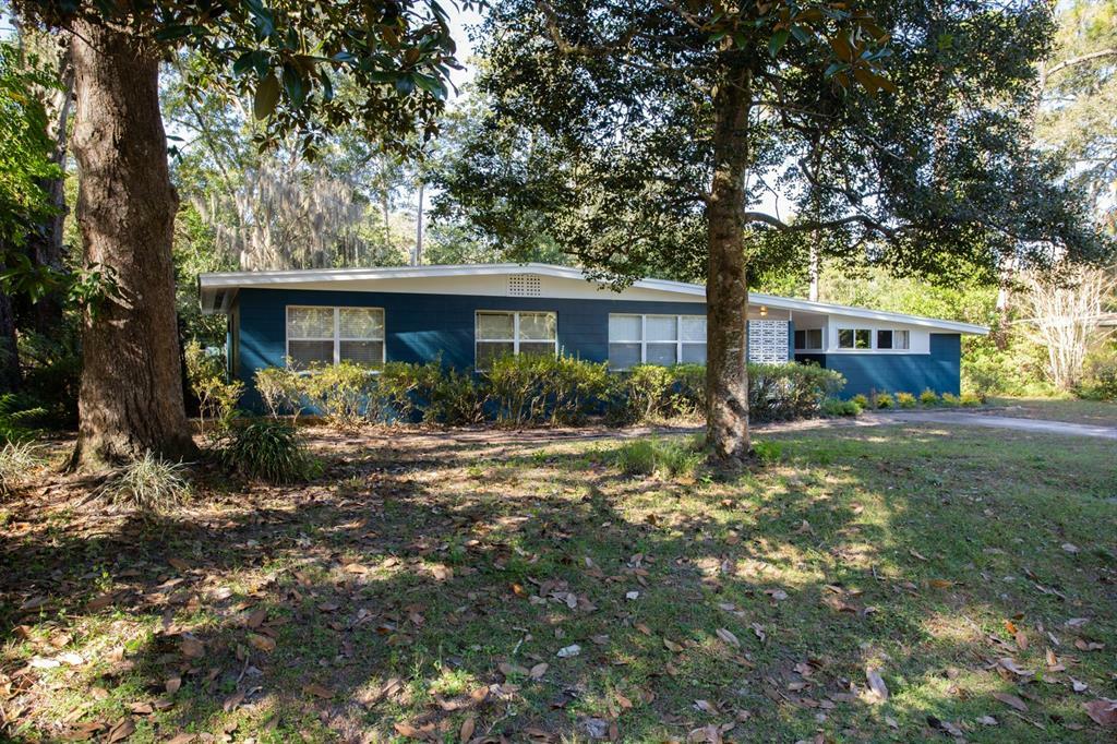 Property Photo:  2116 NE 7th Terrace  FL 32609 