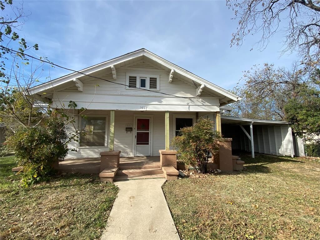 Property Photo: 1607 Avenue I TX 76801