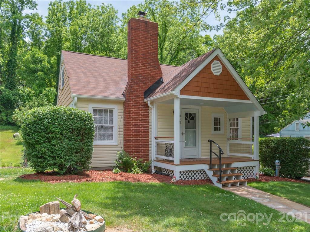 Property Photo:  618 East Street  NC 28786 