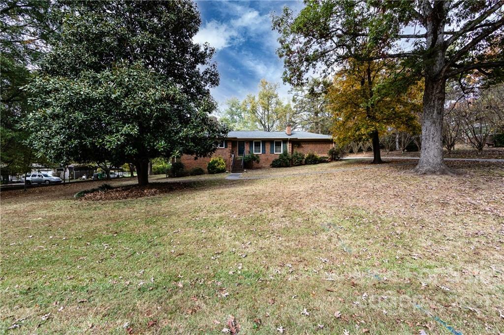 Property Photo:  118 Brooklain Drive  NC 28214 