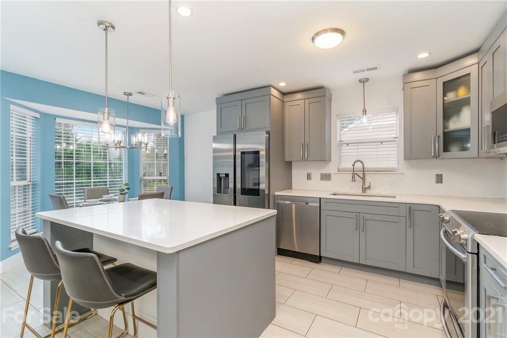 Property Photo: 10318 Creswell Court NC 28215