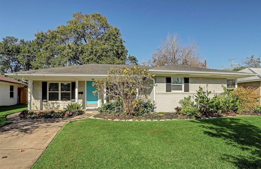 Property Photo: 906 W 31st Street TX 77018