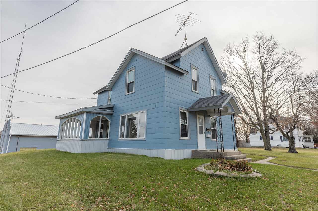 Property Photo:  203 SE 4th Street  IA 50677 