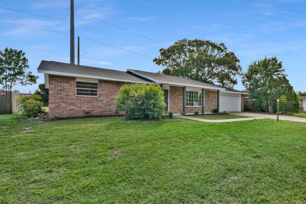 Property Photo:  2025 E Barlington Drive  FL 32725 