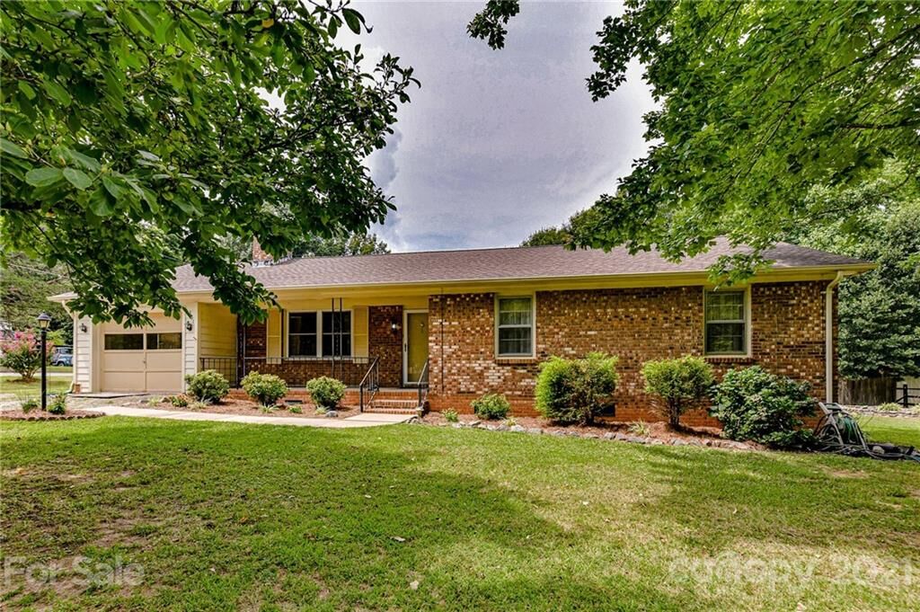 Property Photo:  301 Morris Farm Road  NC 28164 