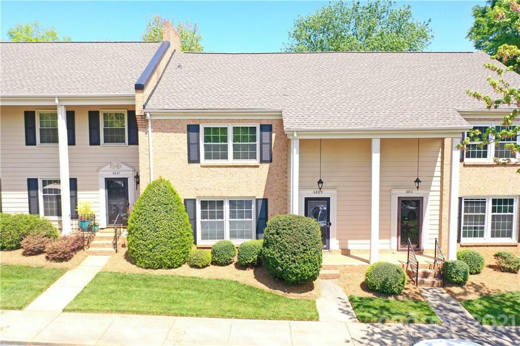 Property Photo: 6809 Dumbarton Drive NC 28210