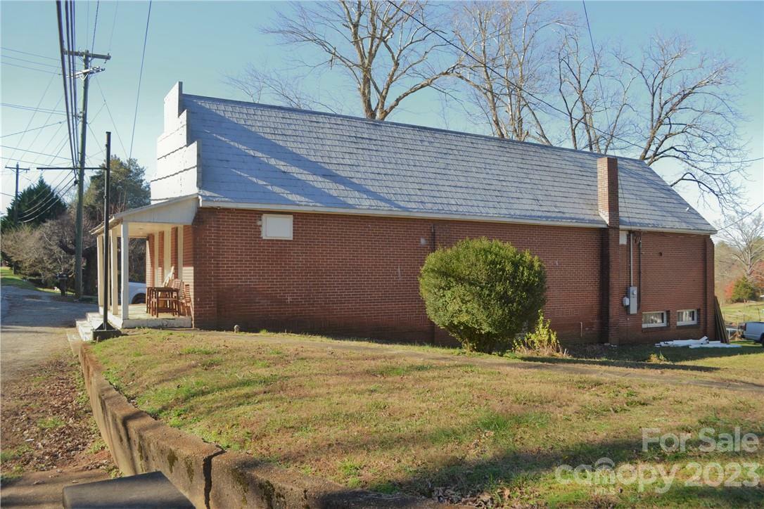 Property Photo: 1307 E Union Street NC 28655