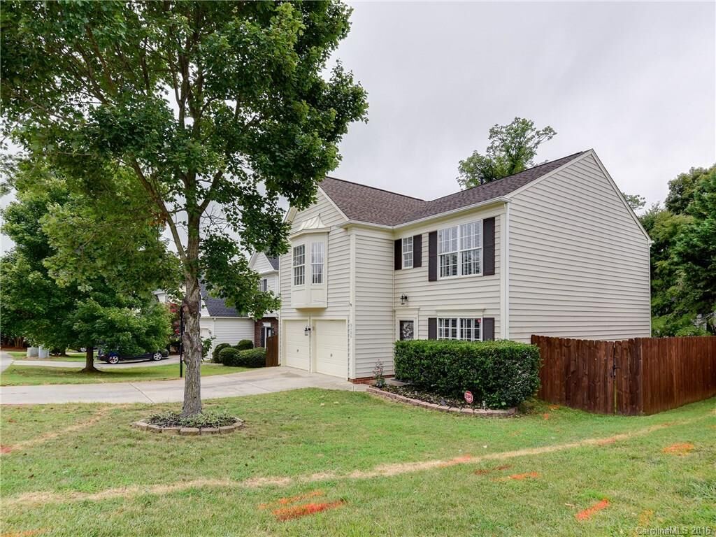 Property Photo: 5106 Bentgrass Run Drive NC 28269