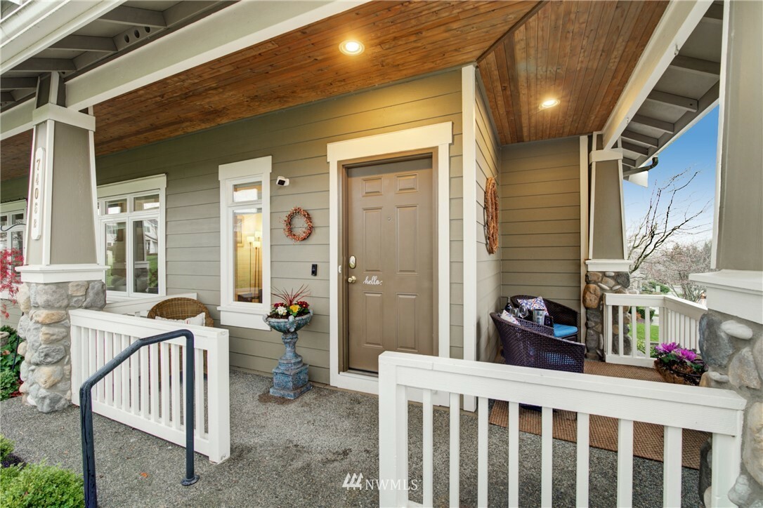 Property Photo:  7406 Warren Avenue SE B  WA 98065 