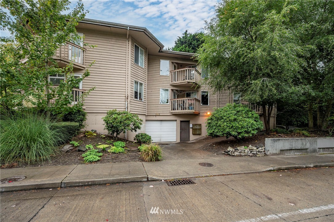 Property Photo:  9601 8th Avenue NW 1-12  WA 98117 