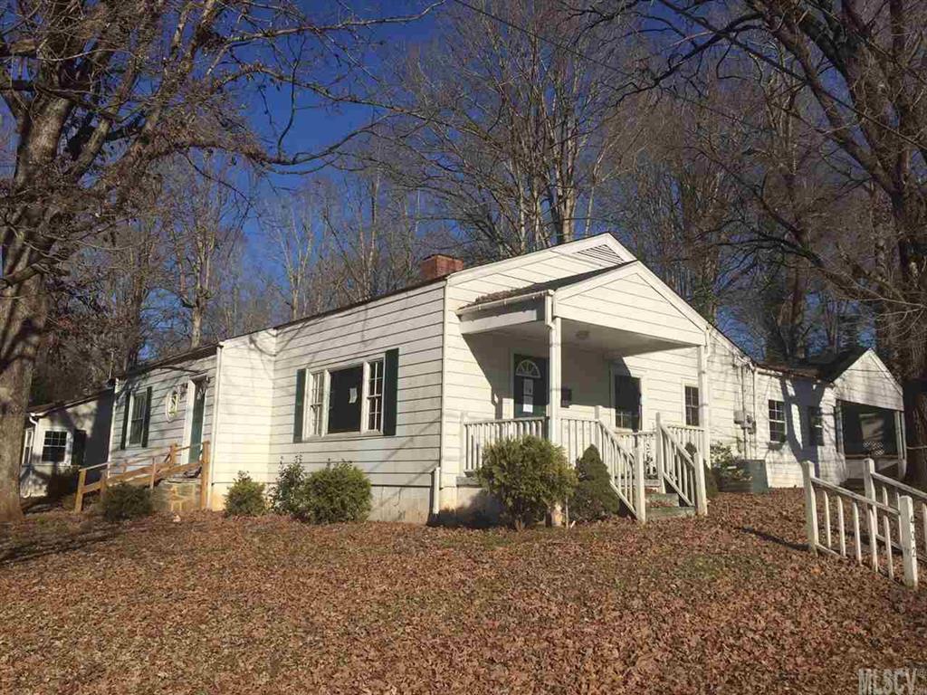 Property Photo: 402 Sharon Avenue NC 28645