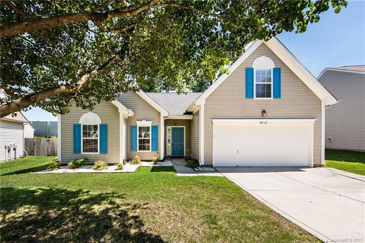 5818 Shining Oak Lane  Charlotte NC 28269 photo