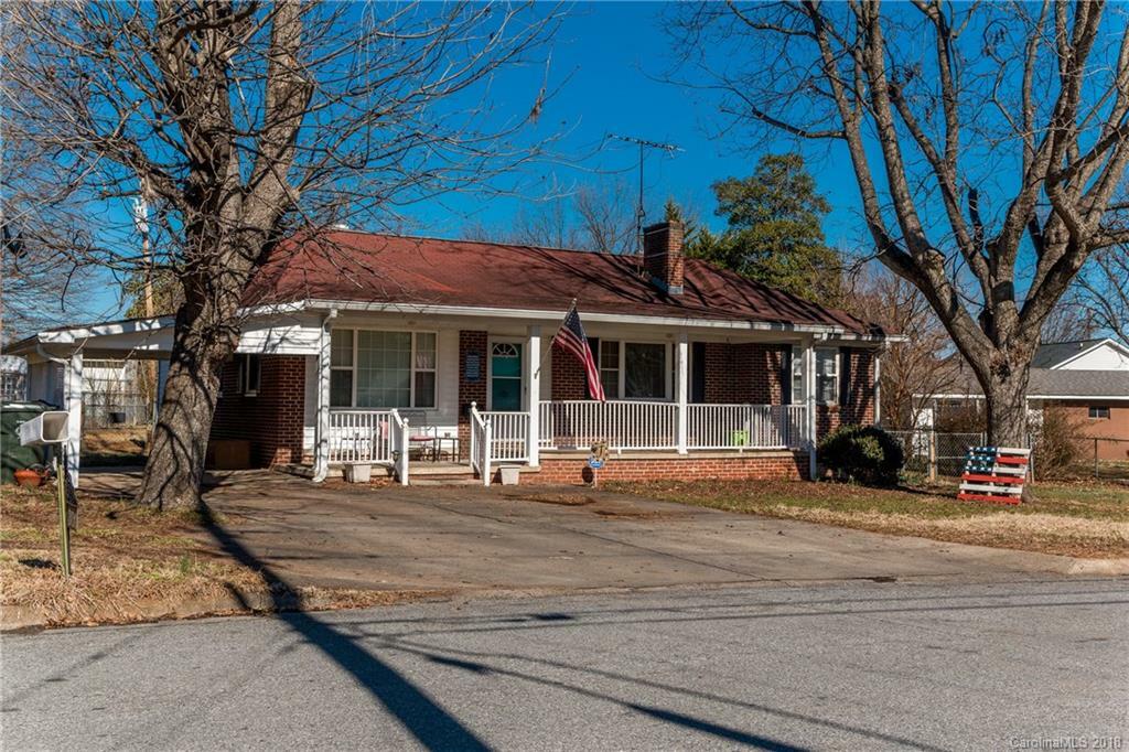 Property Photo:  302 Hawthorne Road  NC 28086 