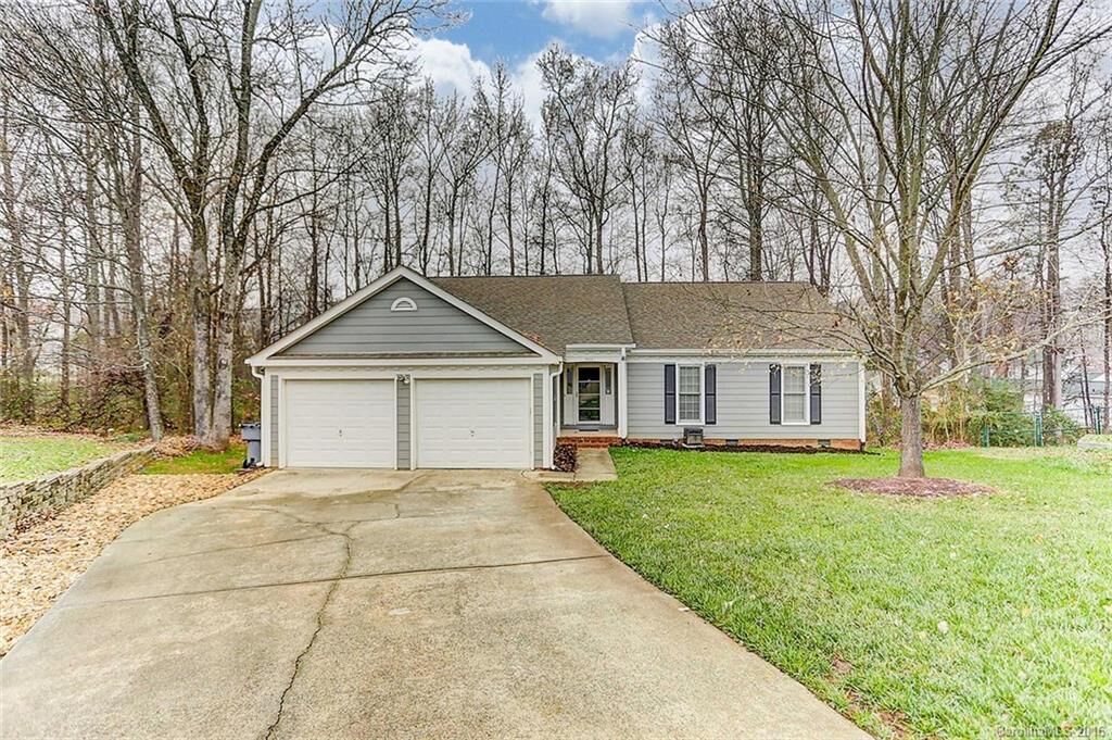 Property Photo: 1902 Dembrigh Lane NC 28262