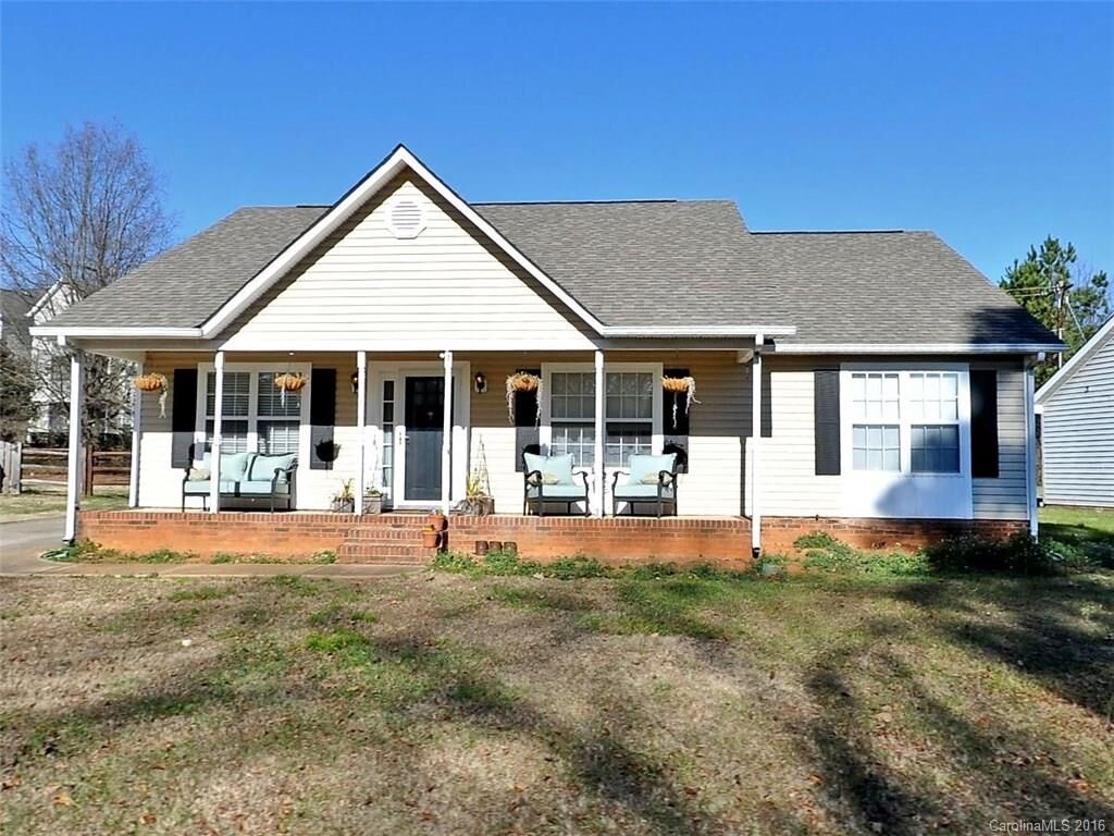 Property Photo:  5907 Country Walk Drive  NC 28212 