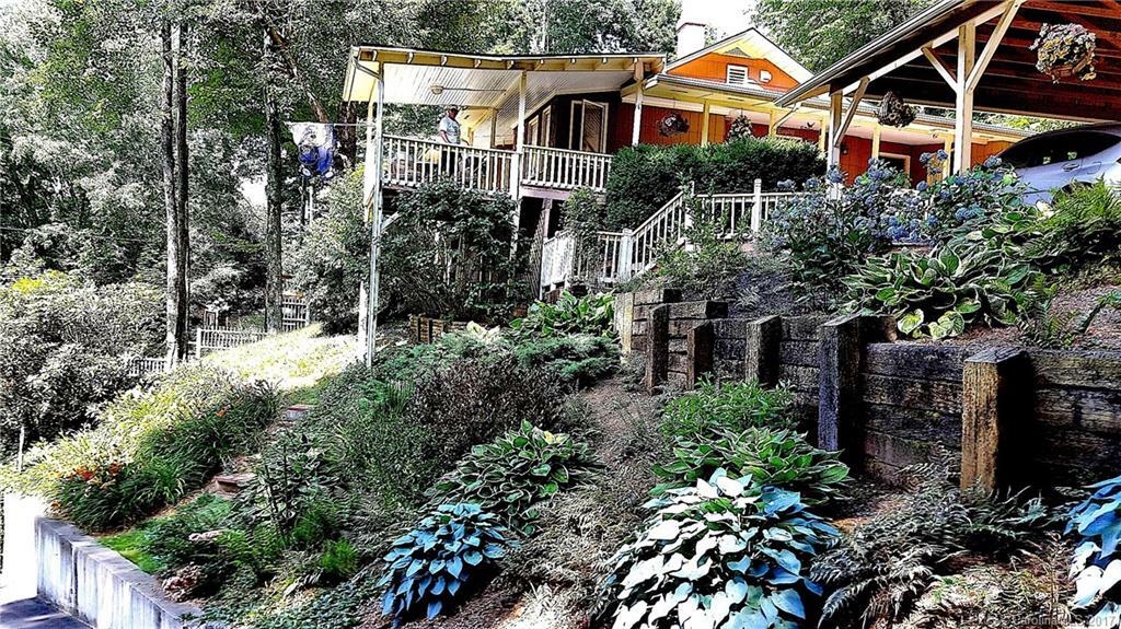 Property Photo: 202 Highlands Loop NC 28751
