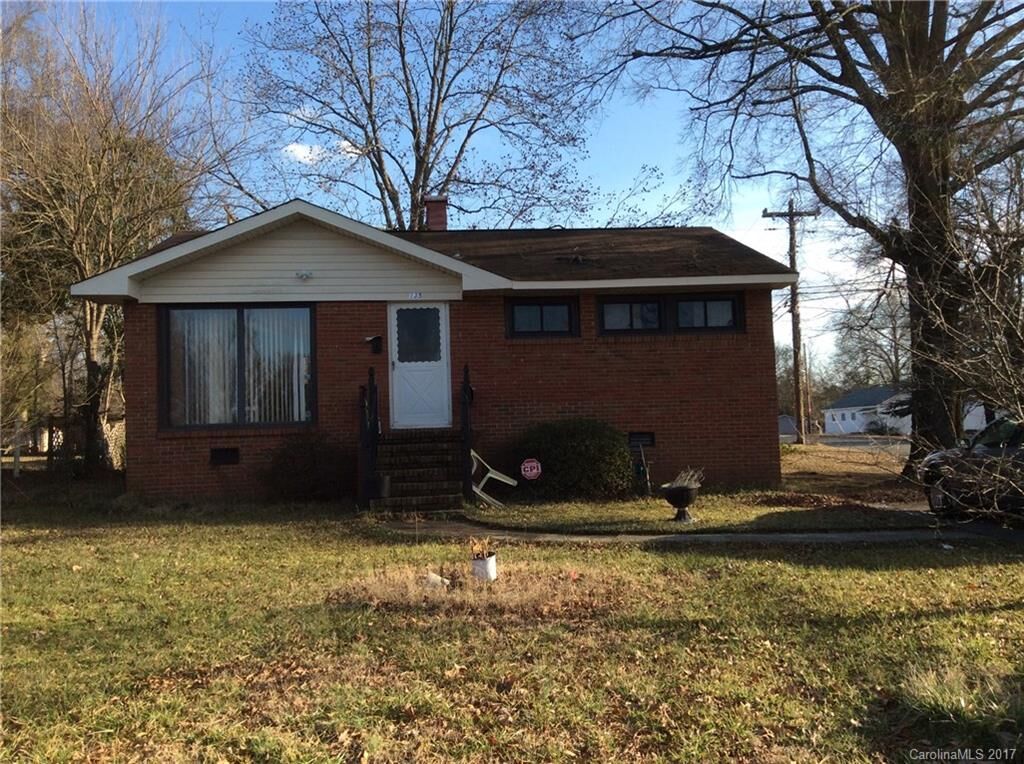 Property Photo:  135 Goff Street  NC 28208 