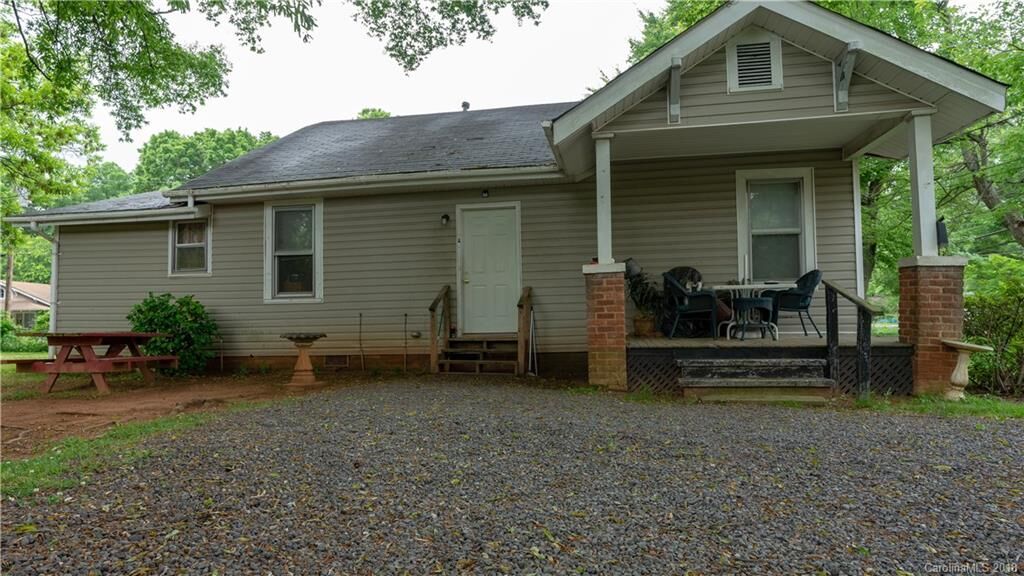 Property Photo:  1215 Enderly Road  NC 28208 